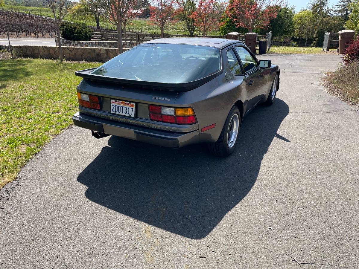 Porsche-944-1983-brown-21