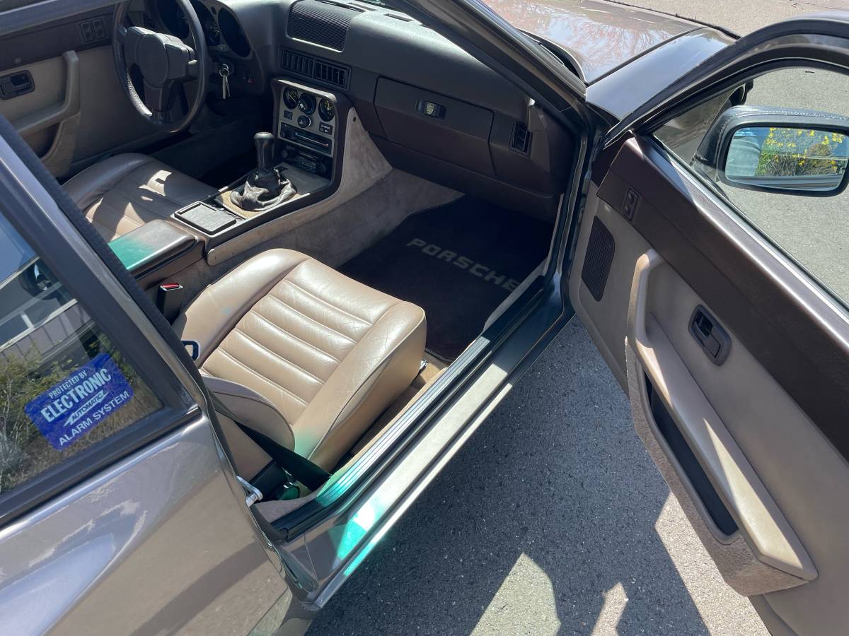 Porsche-944-1983-brown-5