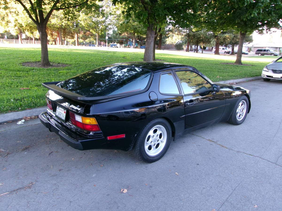 Porsche-944-1986-black-1