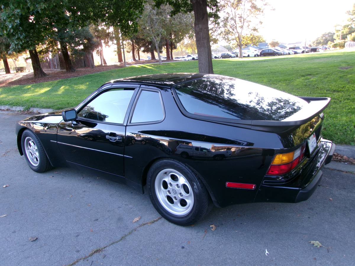 Porsche-944-1986-black-2