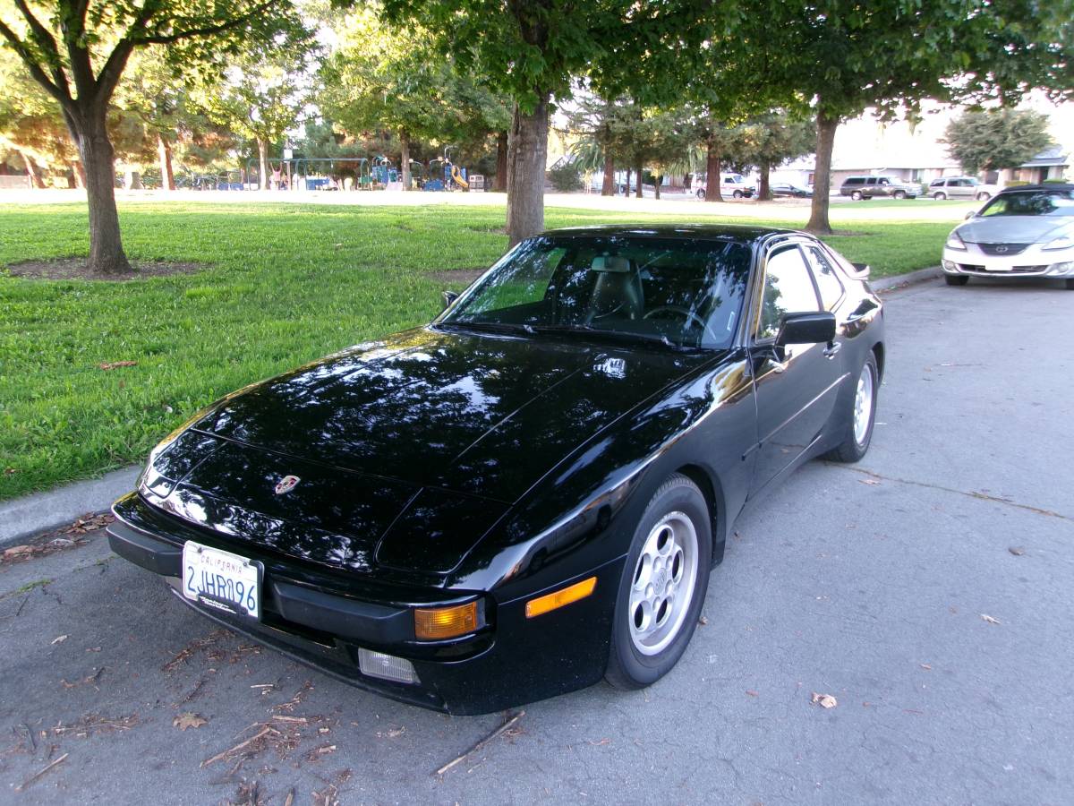Porsche-944-1986-black-3