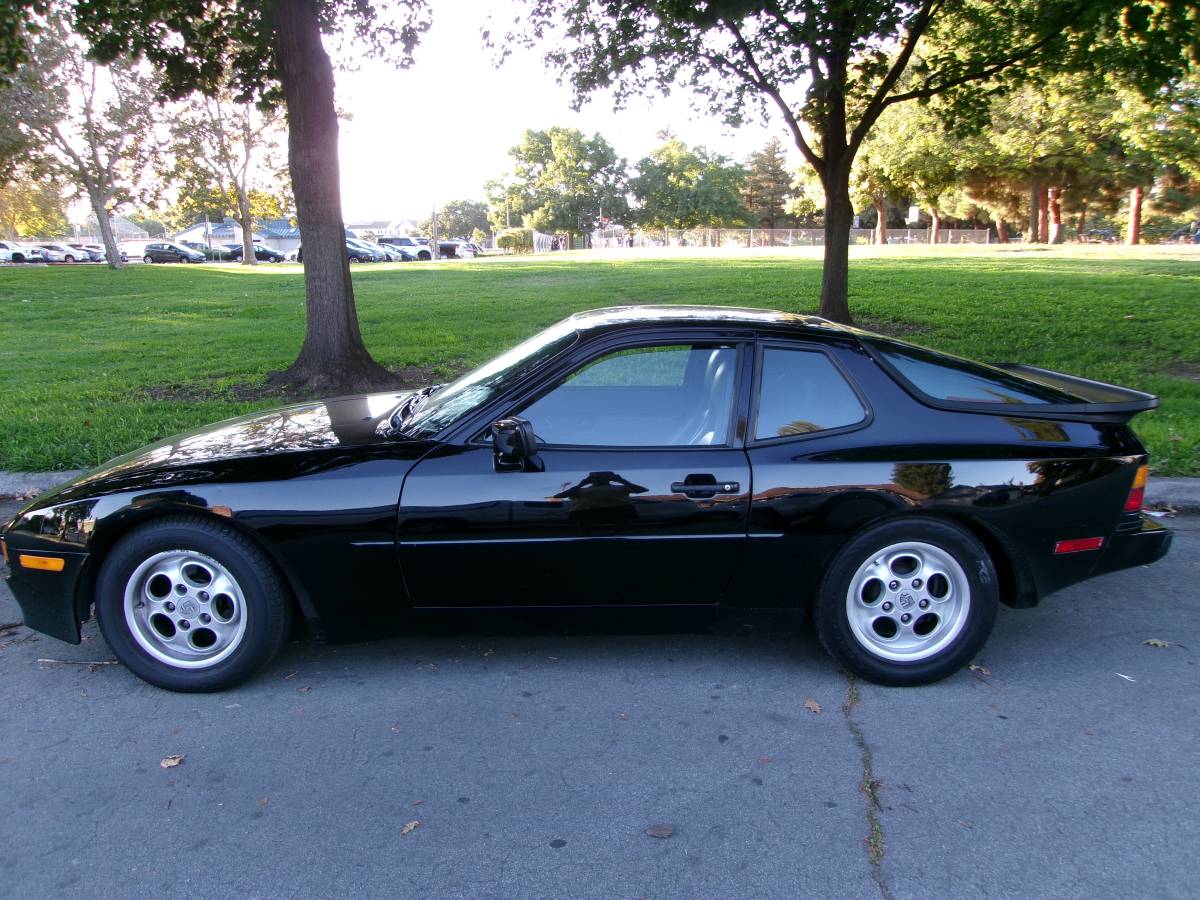 Porsche-944-1986-black-5