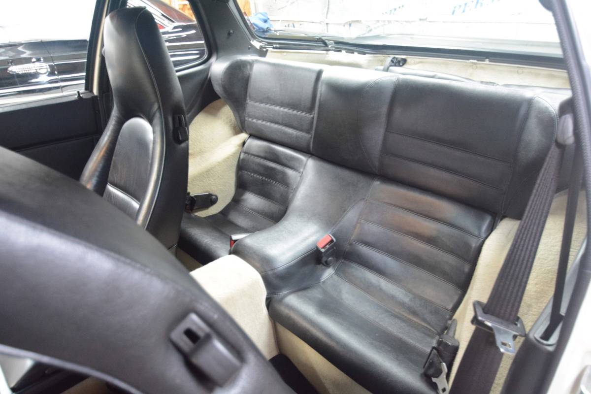 Porsche-944-turbo-1986-10
