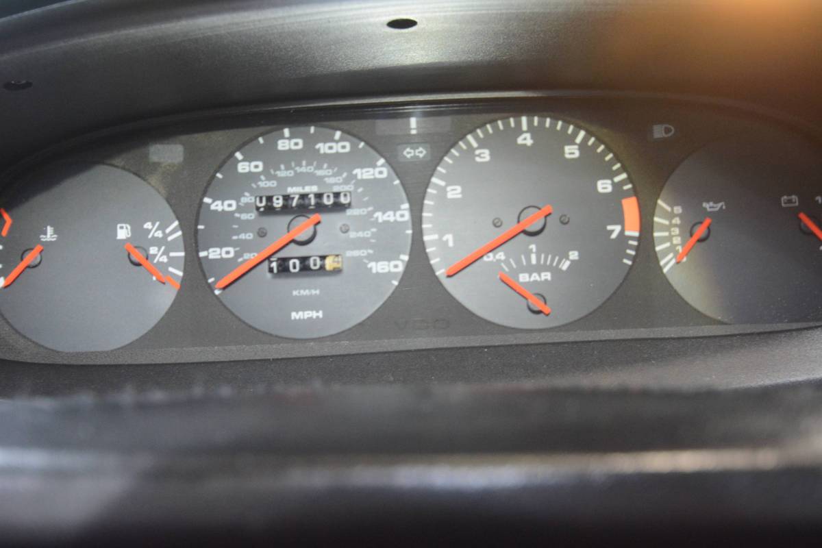 Porsche-944-turbo-1986-11
