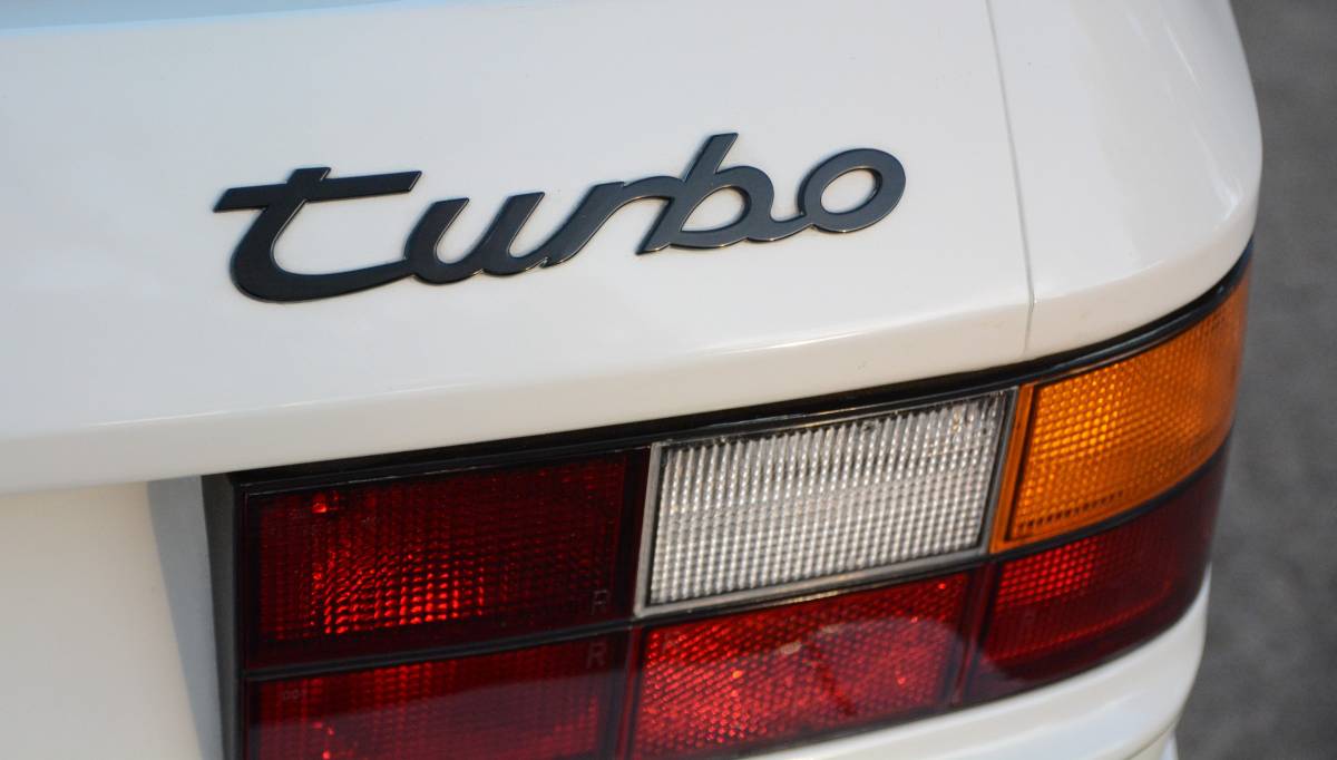 Porsche-944-turbo-1986-19