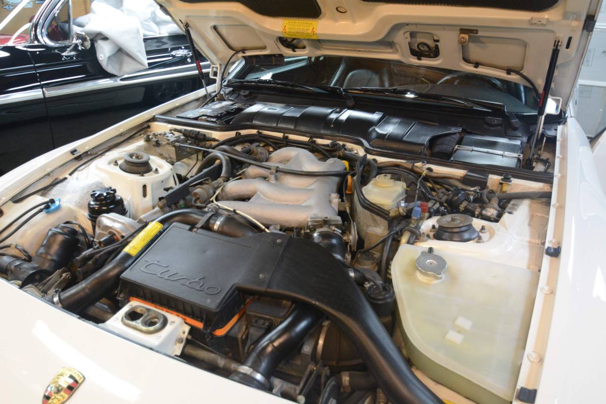 Porsche-944-turbo-1986-3