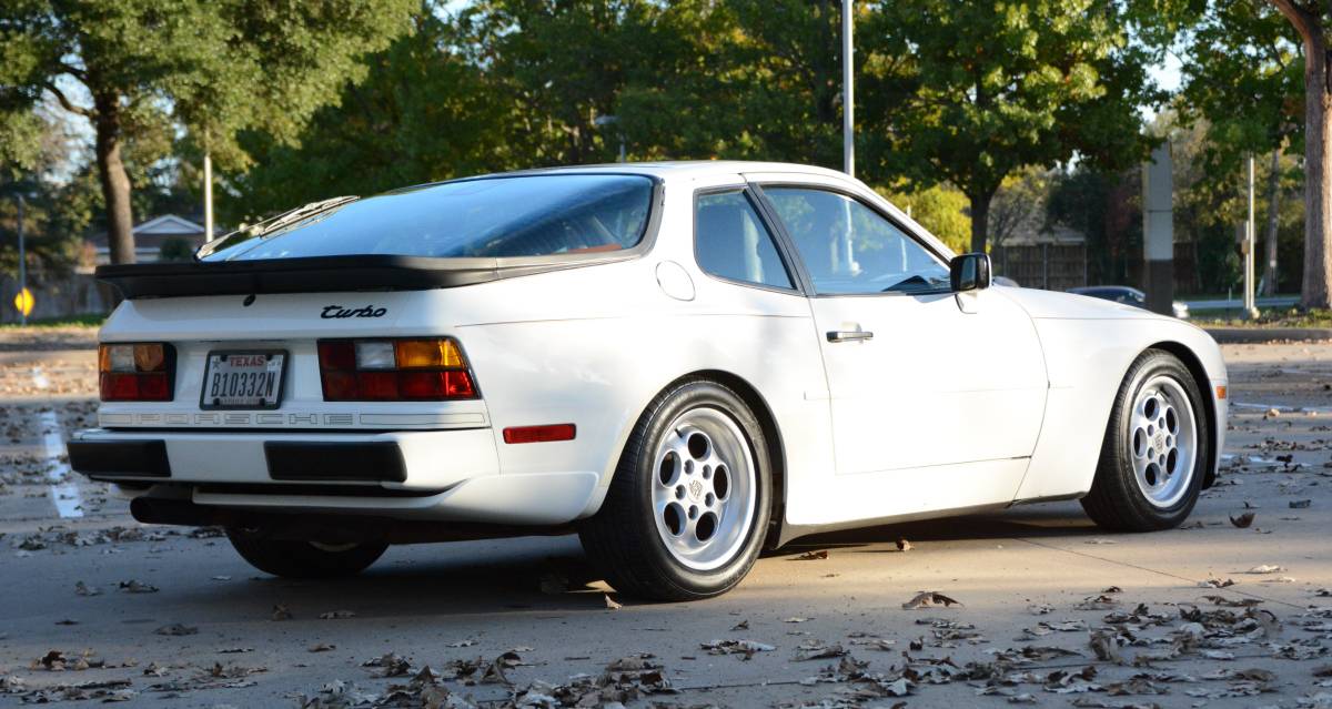 Porsche-944-turbo-1986-9