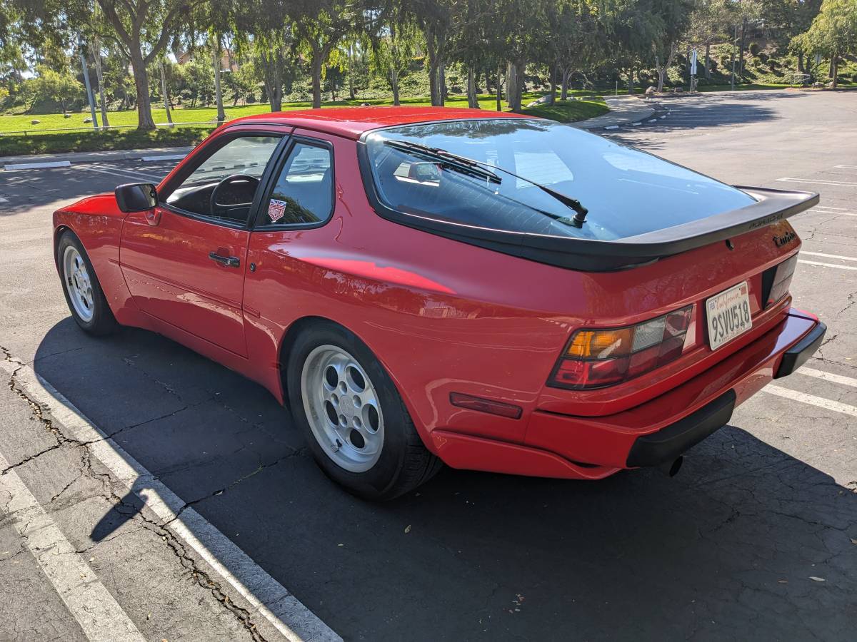 Porsche-944-turbo-1986-red-14