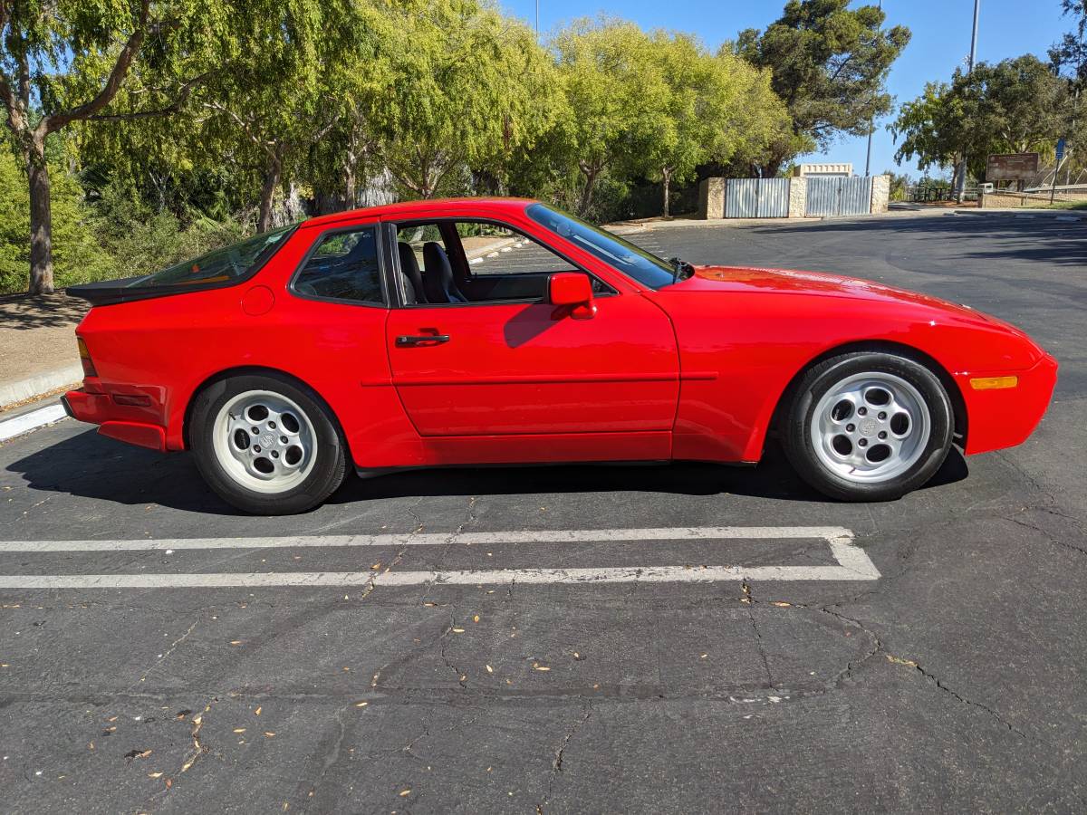 Porsche-944-turbo-1986-red-8