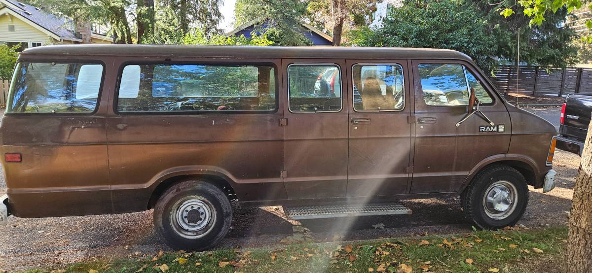 Ram-350-van-1989-brown