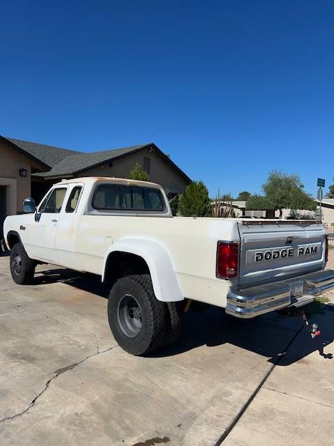 Ram-3500-diesel-1993-white-11