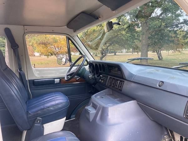 Ram-van-.seat-12-passengers-1988-white-1