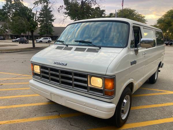 Ram-van-.seat-12-passengers-1988-white-2