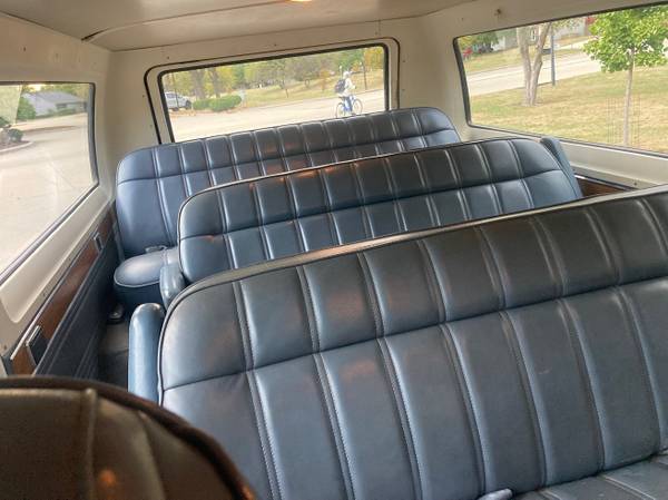 Ram-van-.seat-12-passengers-1988-white-3