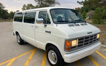 Ram-van-.seat-12-passengers-1988-white
