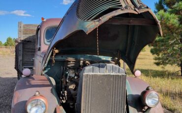 Reo-speedwagon-1948-10