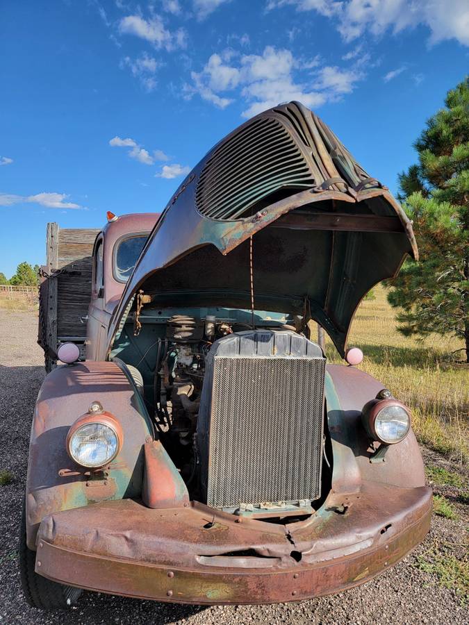 Reo-speedwagon-1948-10