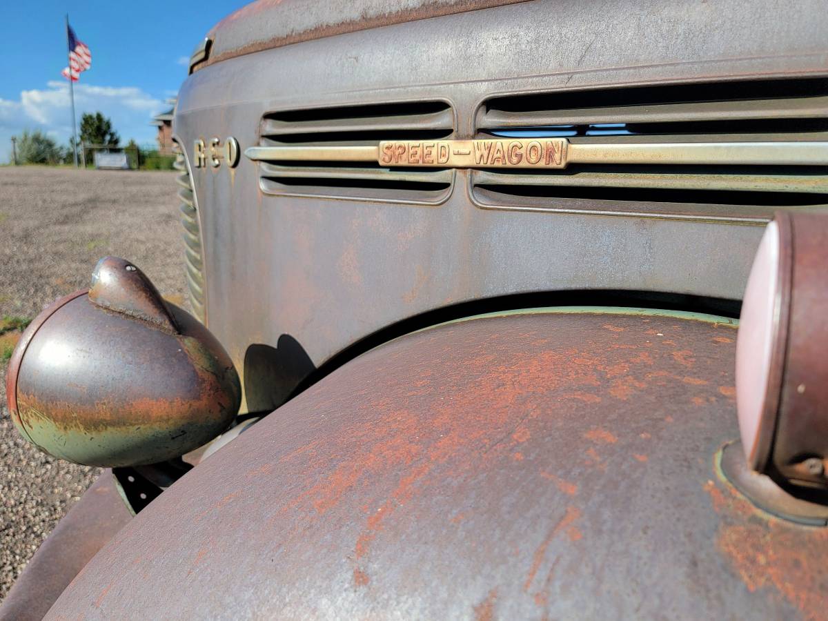 Reo-speedwagon-1948-12
