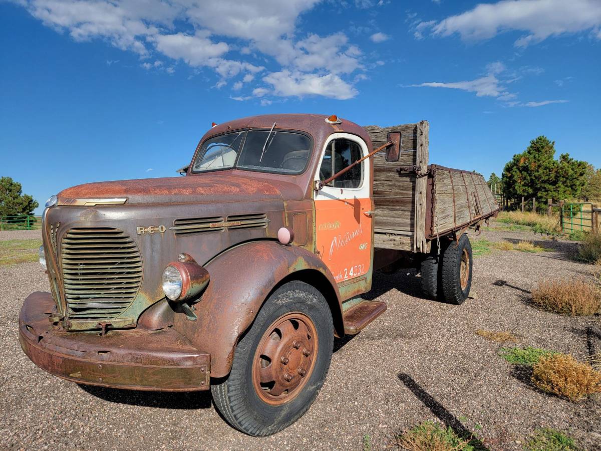 Reo-speedwagon-1948-13