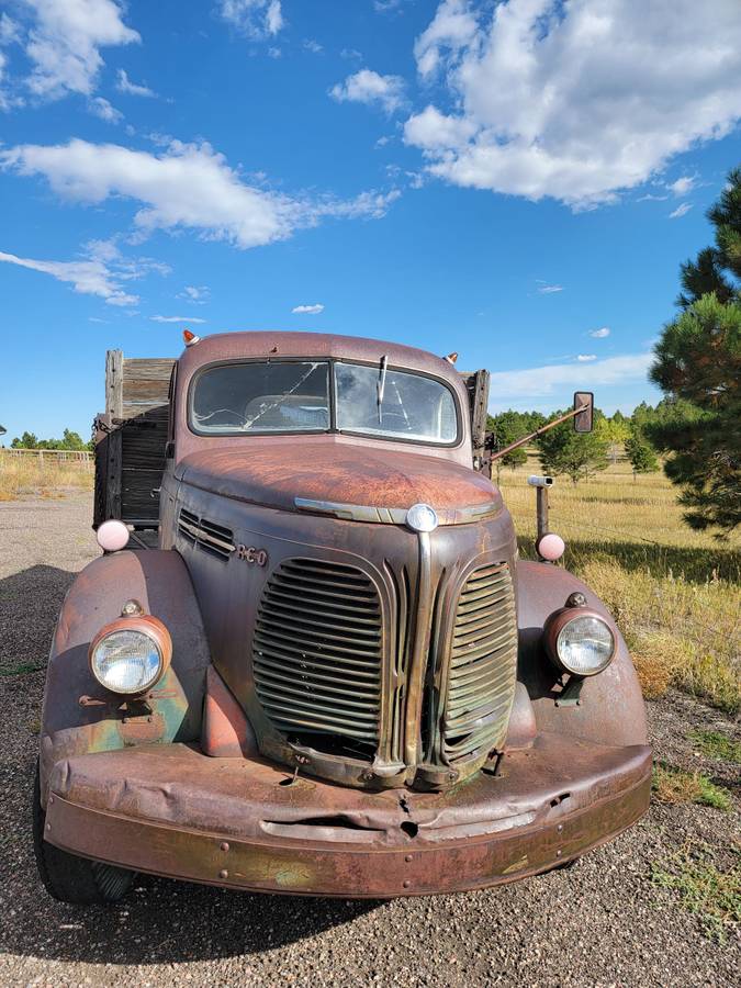 Reo-speedwagon-1948-3