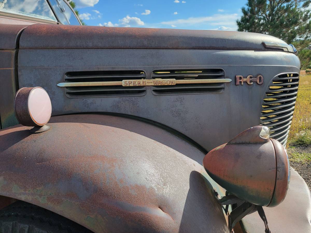 Reo-speedwagon-1948-7