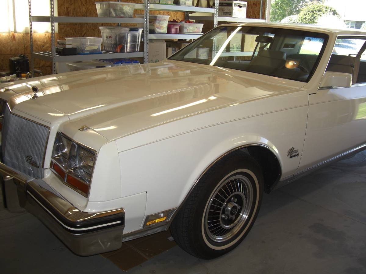 Riveria-t-type-1984-white-5