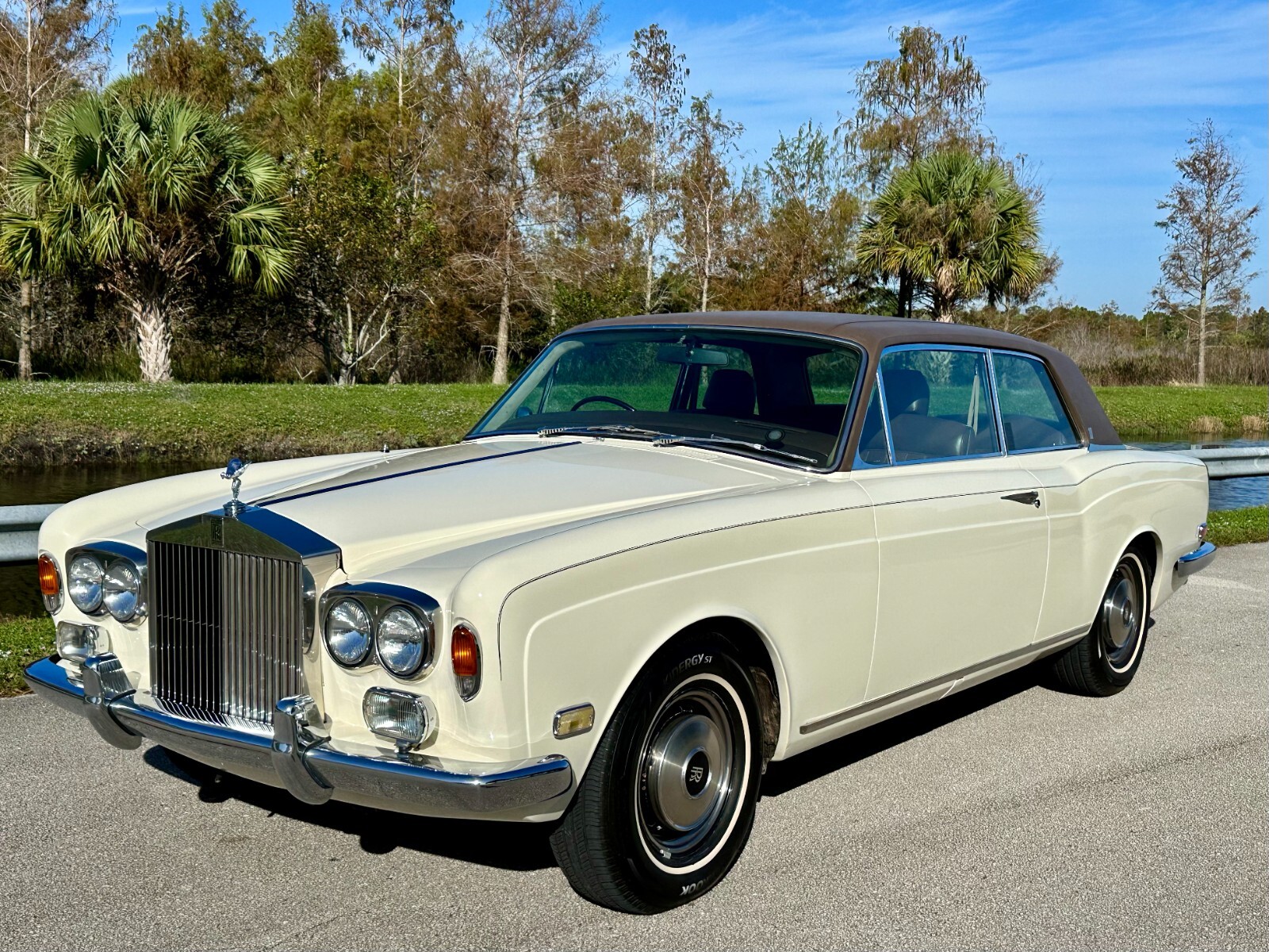 Rolls-Royce-Corniche-1973-Coupe-3