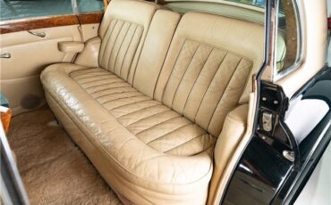 Rolls-Royce-Silver-Cloud-1961-Saloon-20
