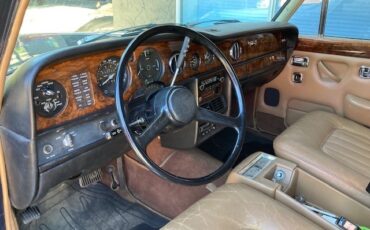 Rolls-Royce-Silver-Shadow-1980-Sedan-3