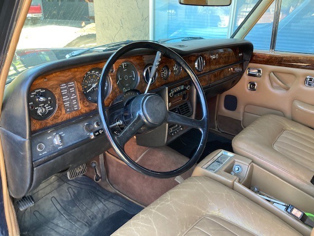 Rolls-Royce-Silver-Shadow-1980-Sedan-3