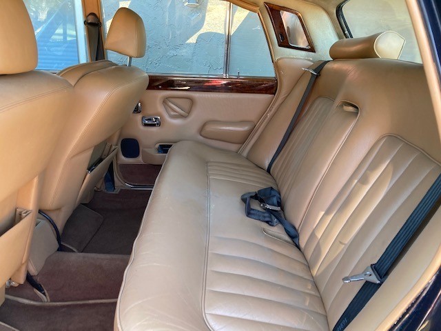 Rolls-Royce-Silver-Shadow-1980-Sedan-4