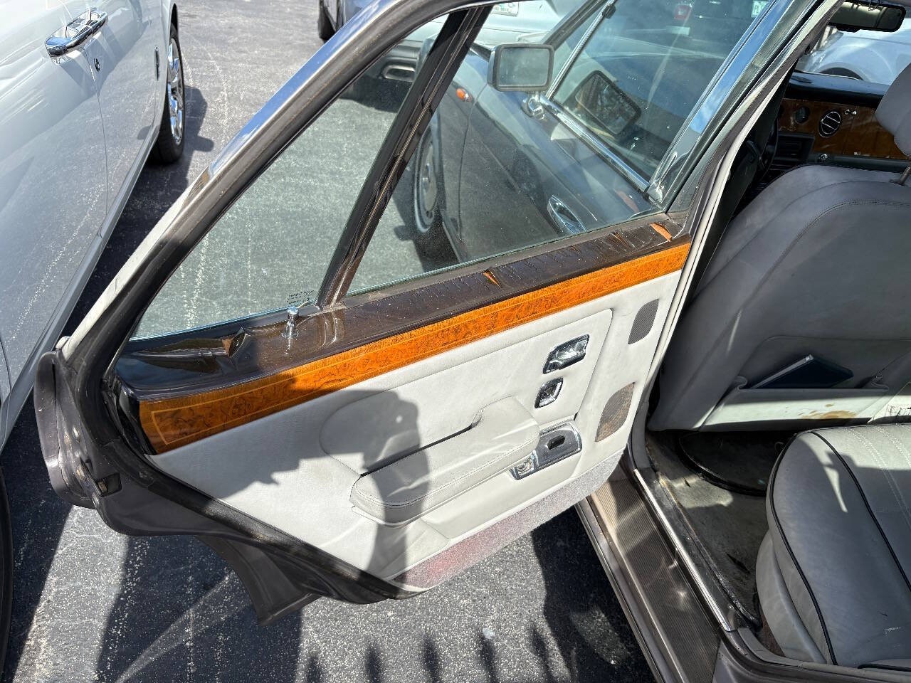 Rolls-Royce-Silver-SpiritSpurDawn-1995-Sedan-1