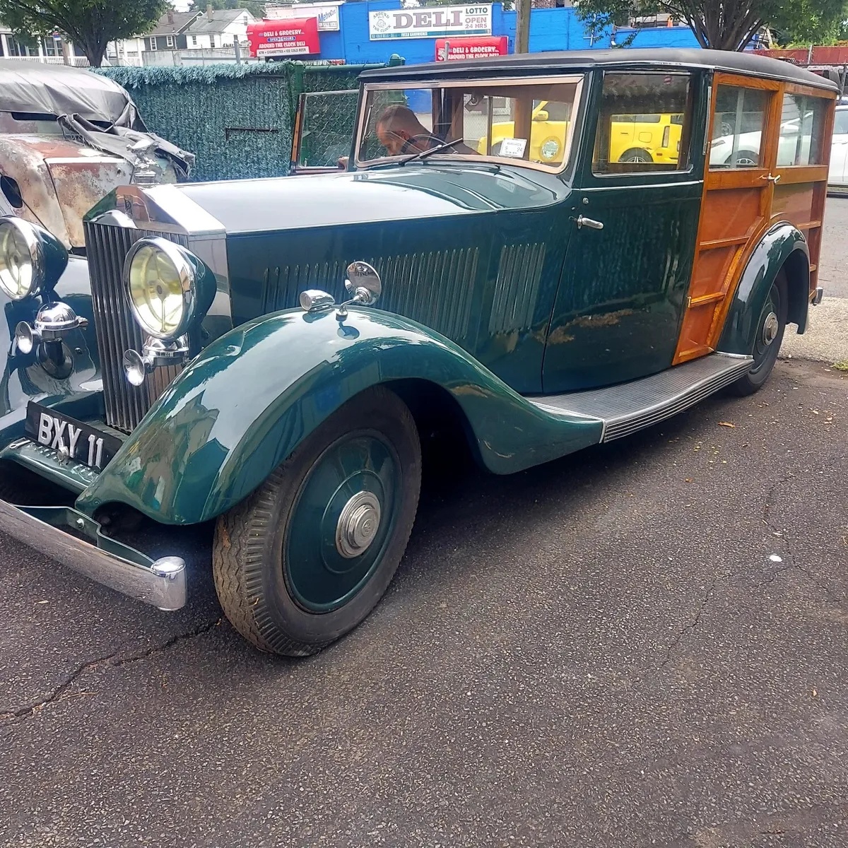 Rolls-royce-2025-1935-Green-Tan-1