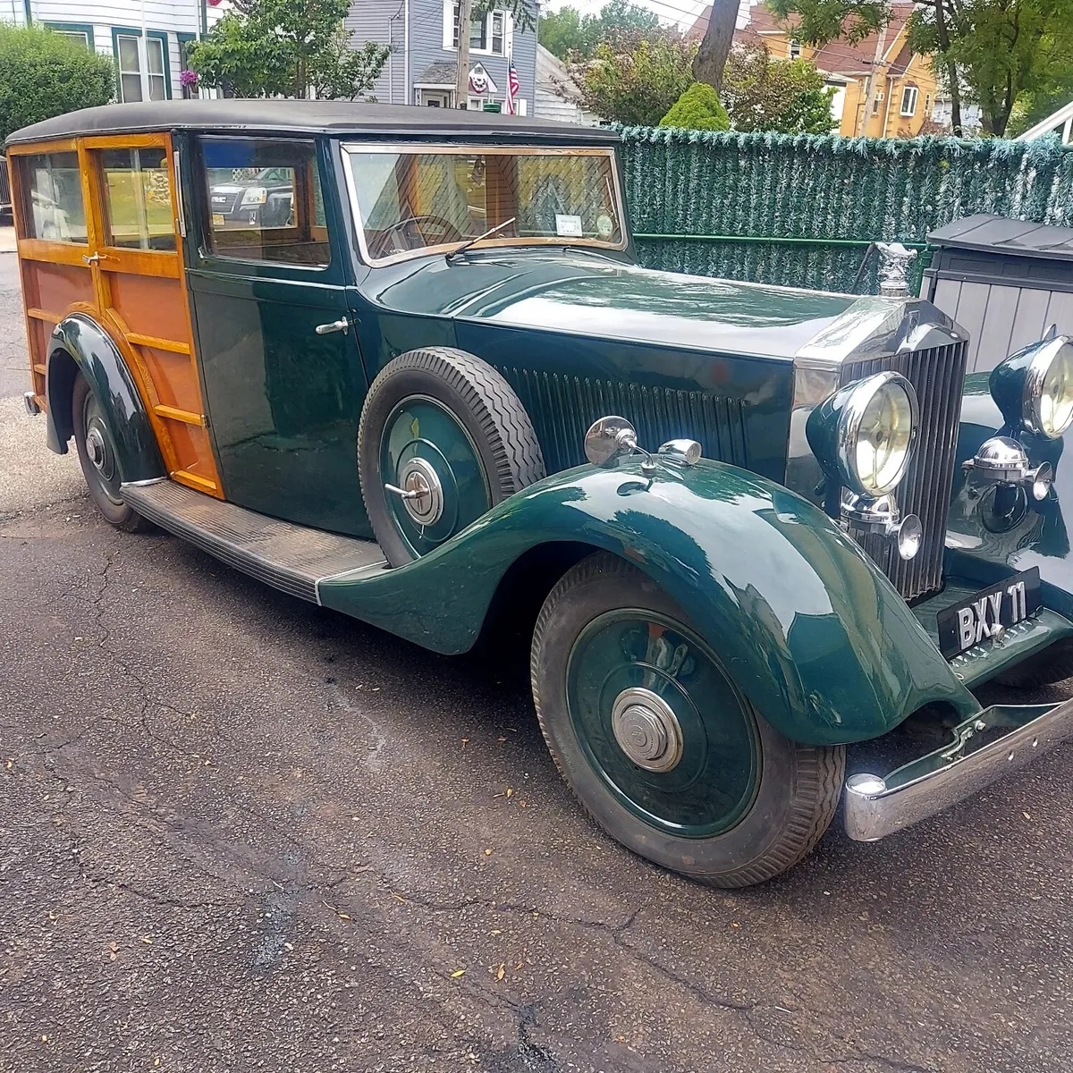 Rolls-royce-2025-1935-Green-Tan-3