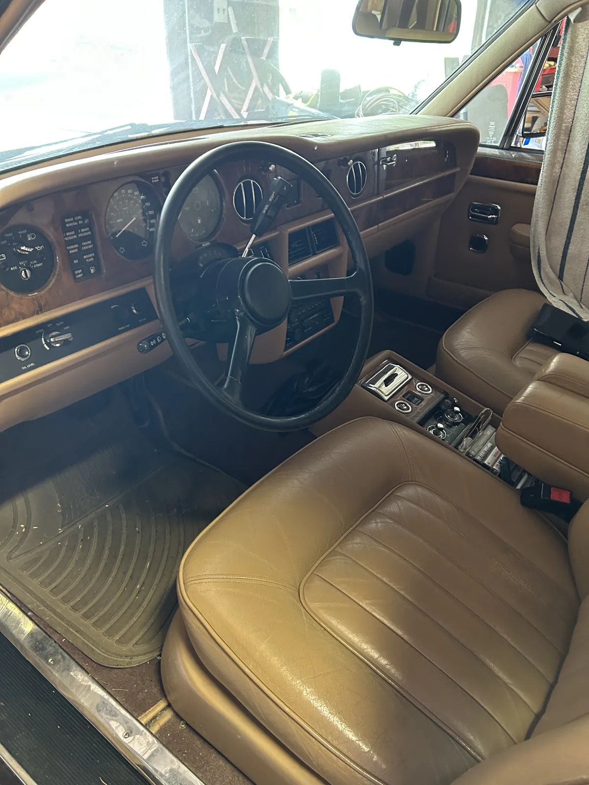 Rolls-royce-Silver-spirit-1985-Burgundy-Tan-4