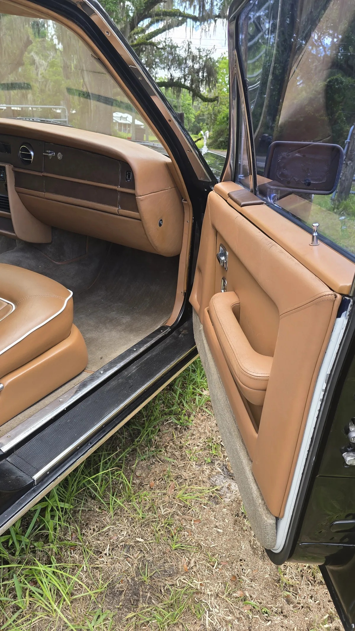 Rolls-royce-Silver-spur-1982-Black-Beige-11
