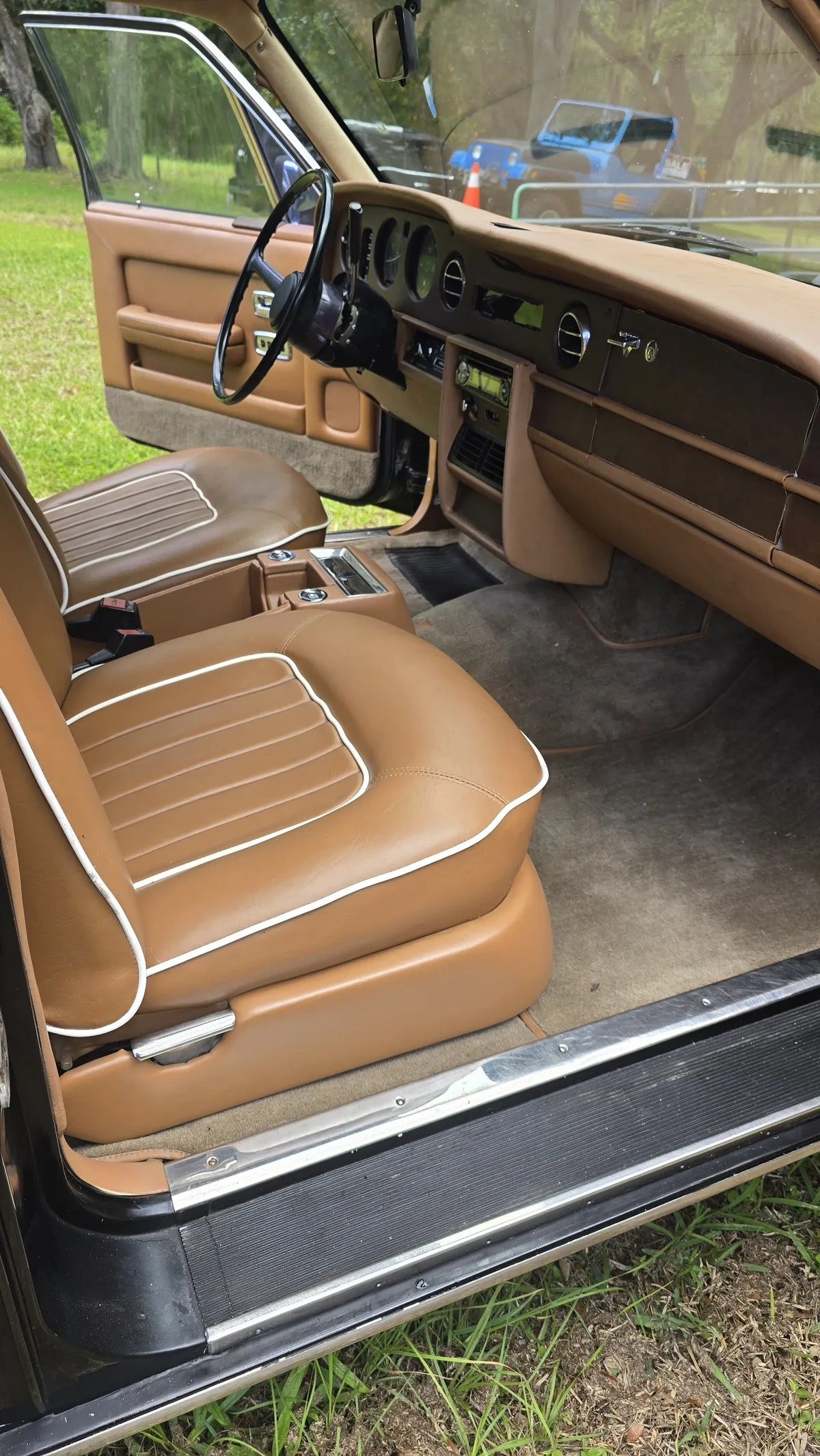 Rolls-royce-Silver-spur-1982-Black-Beige-12