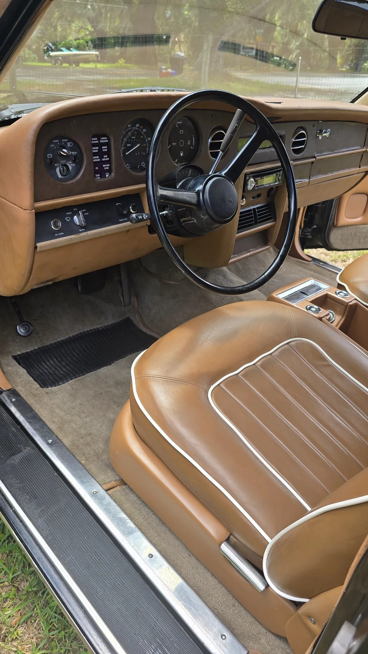 Rolls-royce-Silver-spur-1982-Black-Beige-16