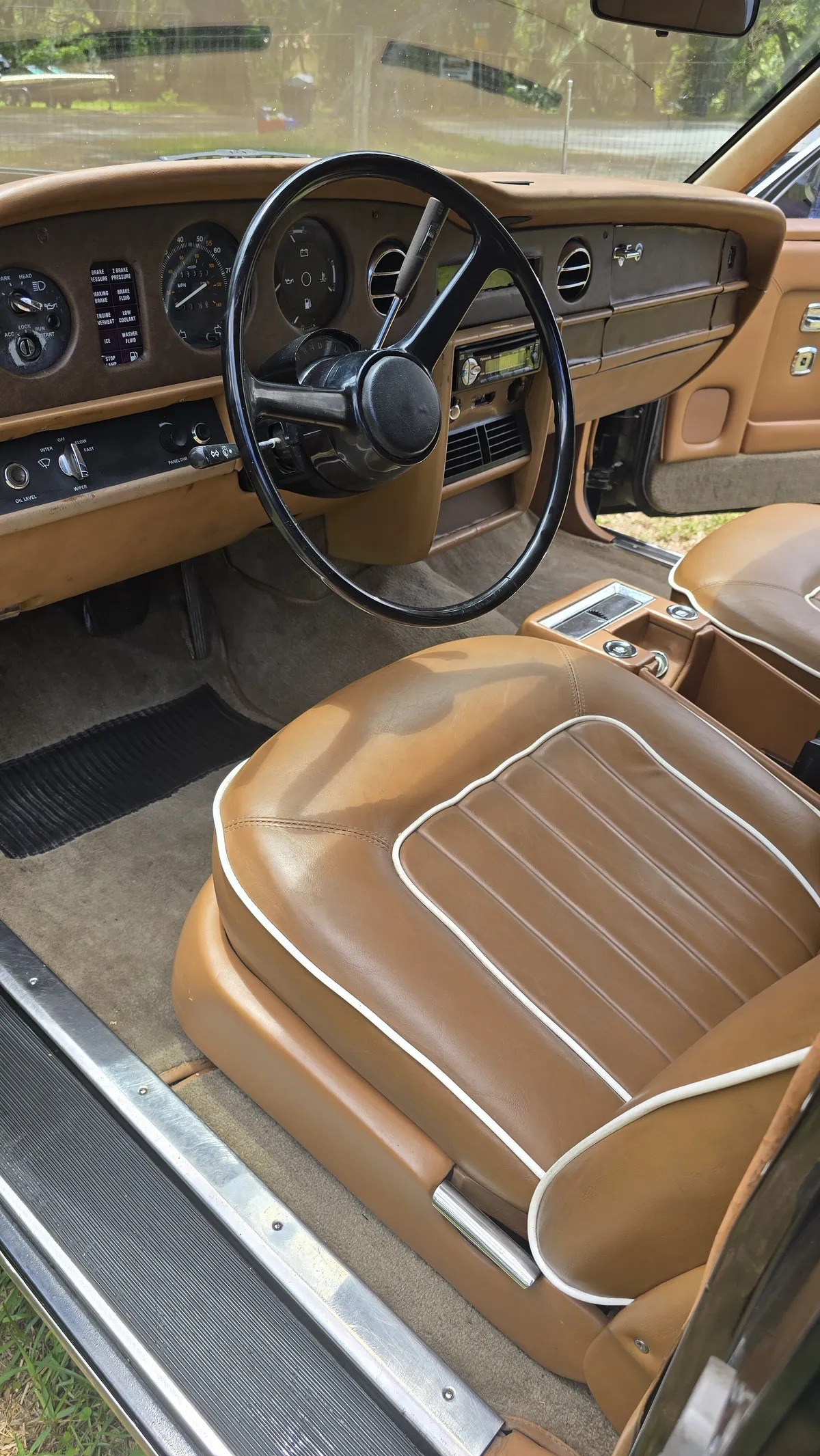 Rolls-royce-Silver-spur-1982-Black-Beige-17