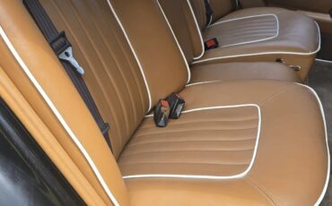 Rolls-royce-Silver-spur-1982-Black-Beige-3