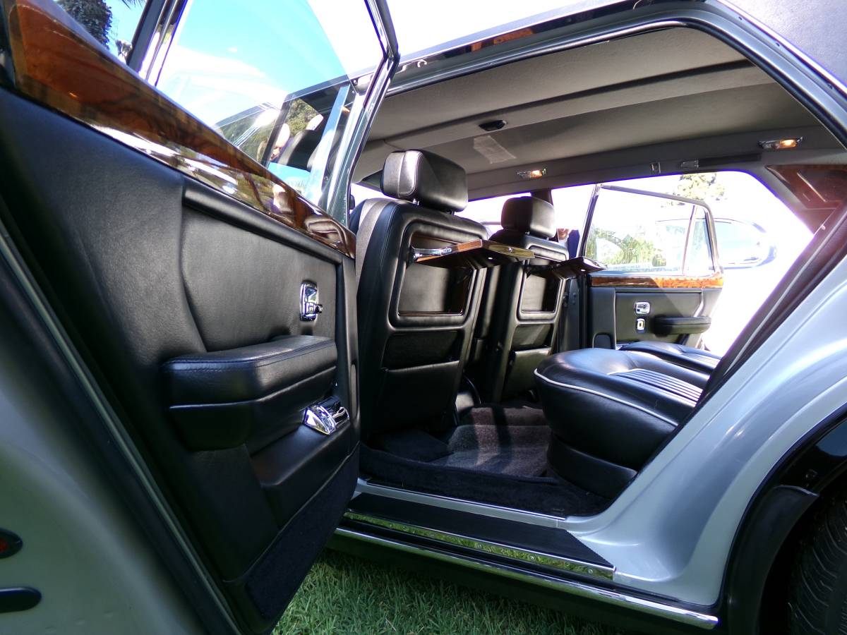 Rolls-royce-silver-spur-1986-custom-11