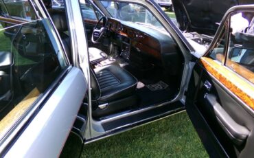 Rolls-royce-silver-spur-1986-custom-13