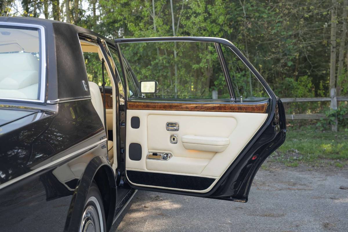 Rolls-royce-silver-spur-1995-black-5