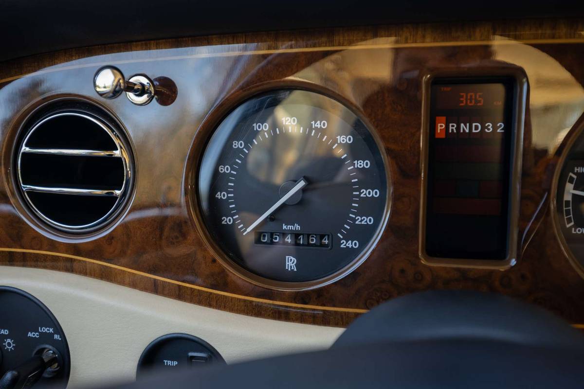 Rolls-royce-silver-spur-1995-black-7