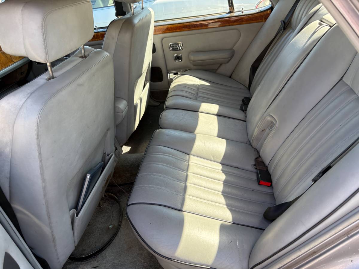 Rolls-royce-silver-spur-1995-grey-16