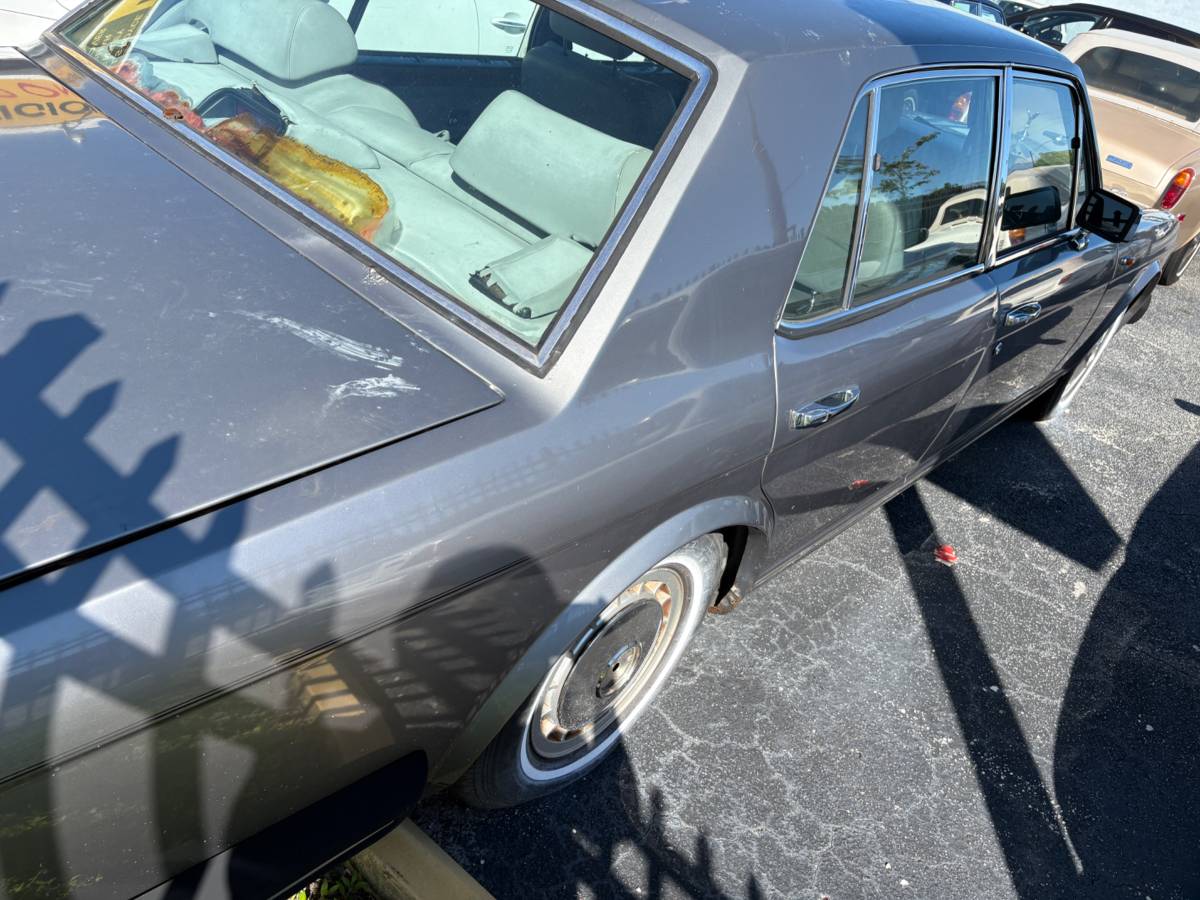 Rolls-royce-silver-spur-1995-grey-7