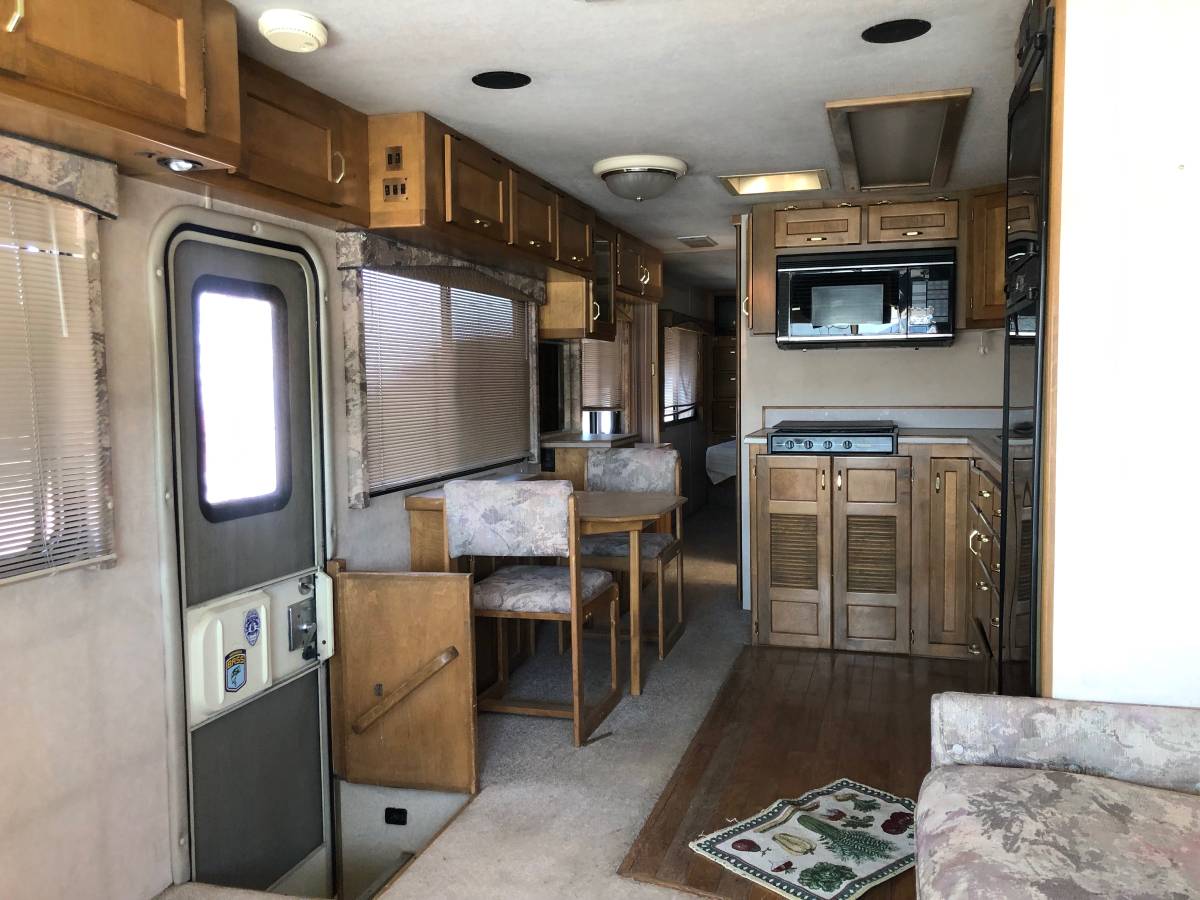 Safari-motor-home-diesel-1994-silver-10