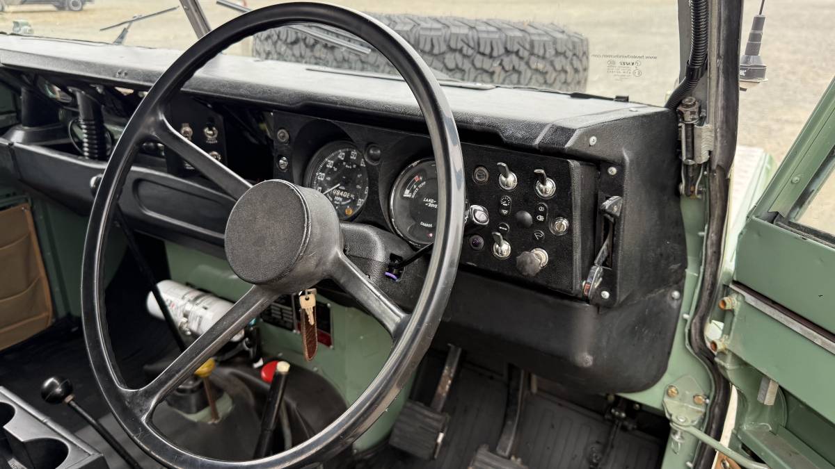 Series-3-land-rover-diesel-1974-green-11