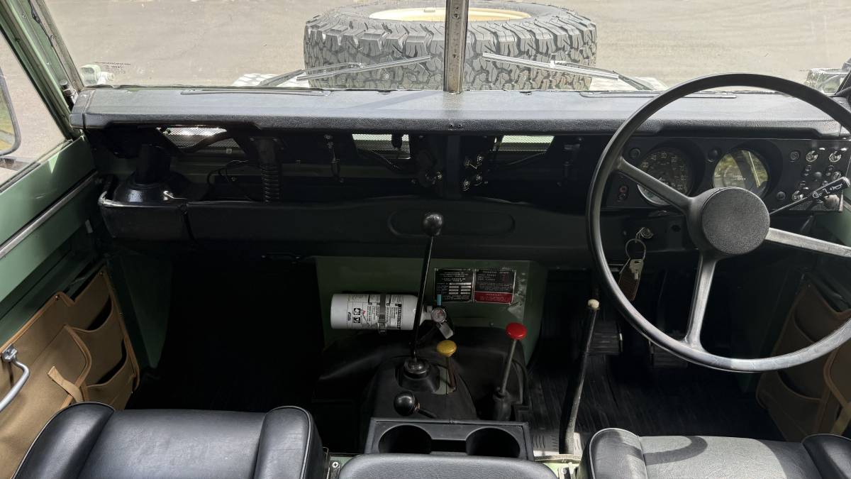 Series-3-land-rover-diesel-1974-green-13