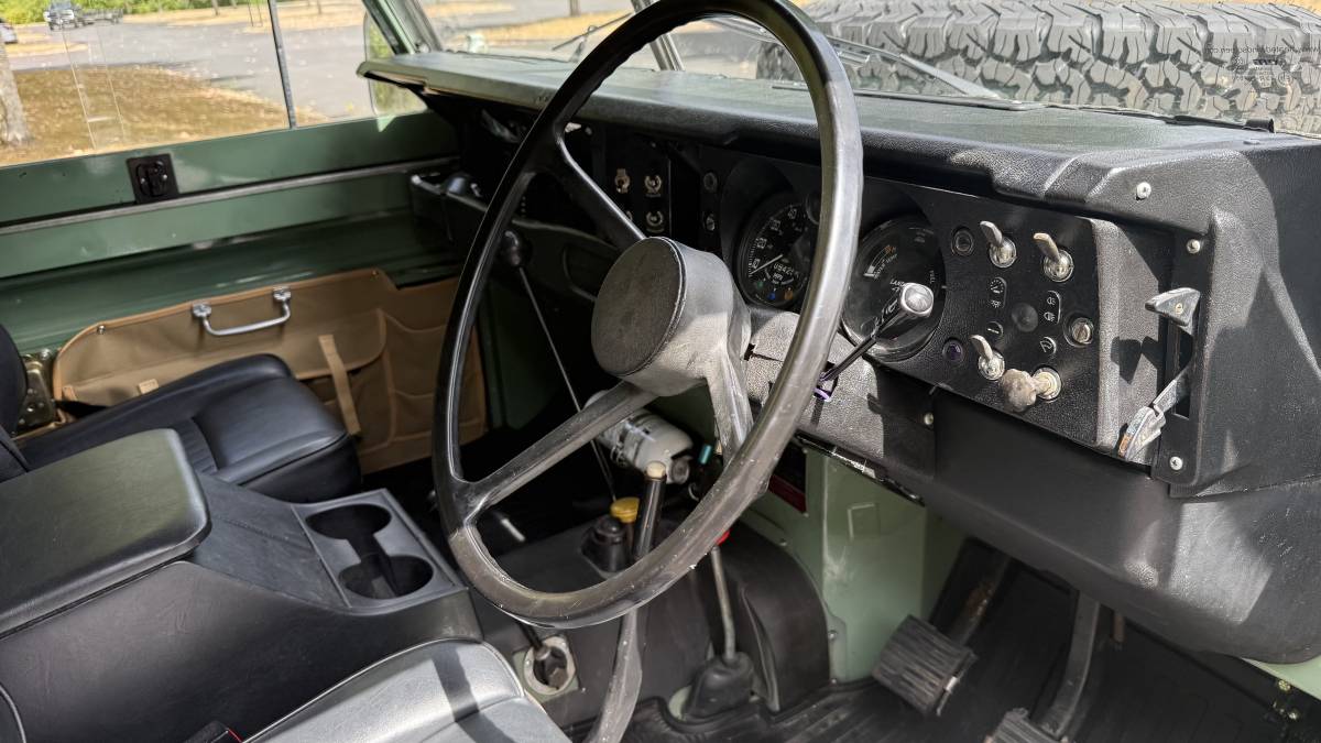 Series-3-land-rover-diesel-1974-green-14